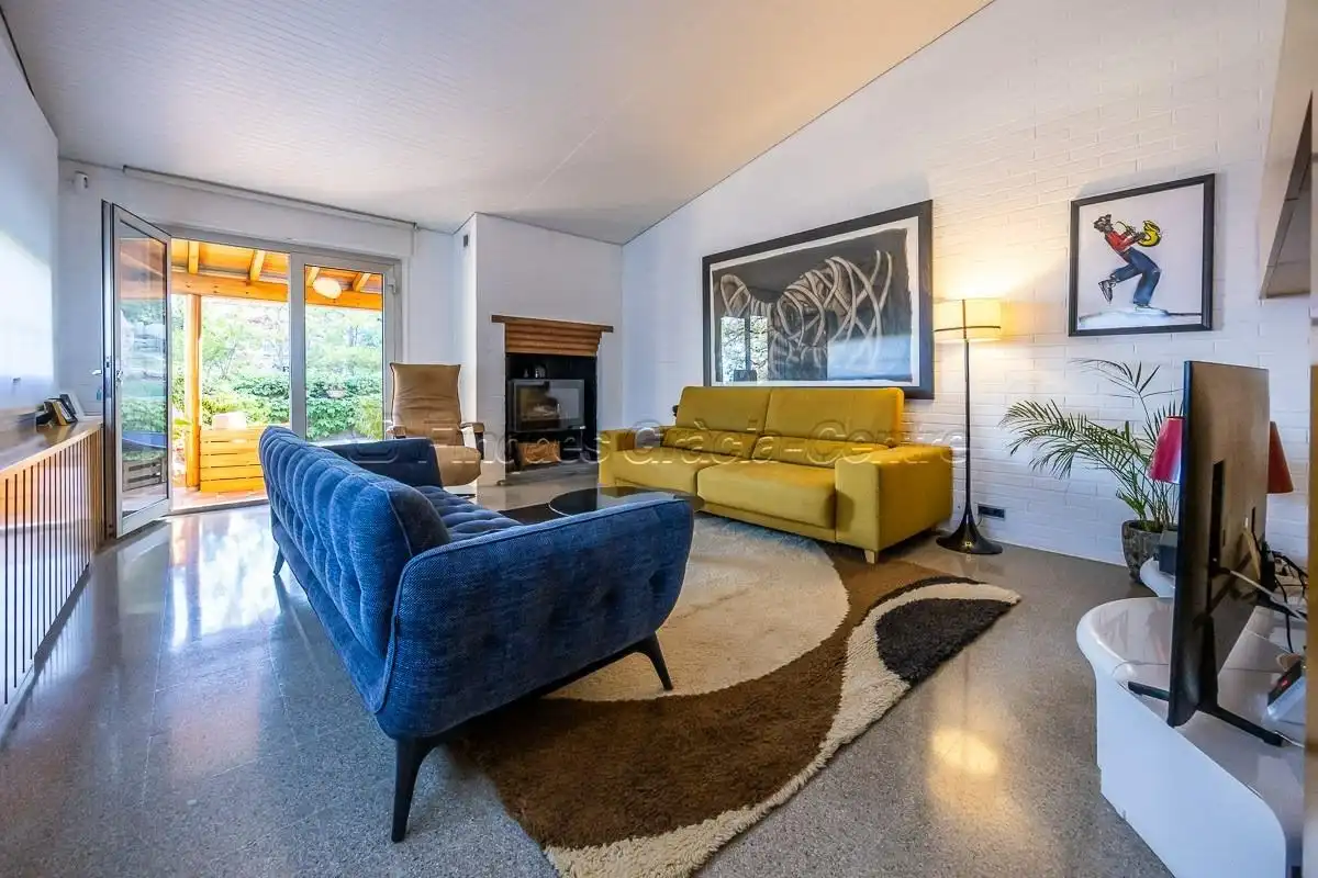 Sala d'estar de Casa o xalet en venda en Castellar del Vallès amb Calefacció, Jardí privat i Terrassa