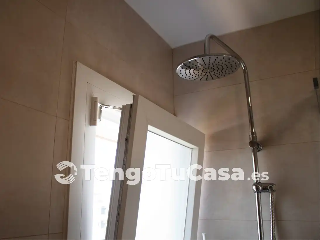 Badezimmer von Wohnung zum Verkauf in Madrid mit Klimaanlage, Heizung und Parkett