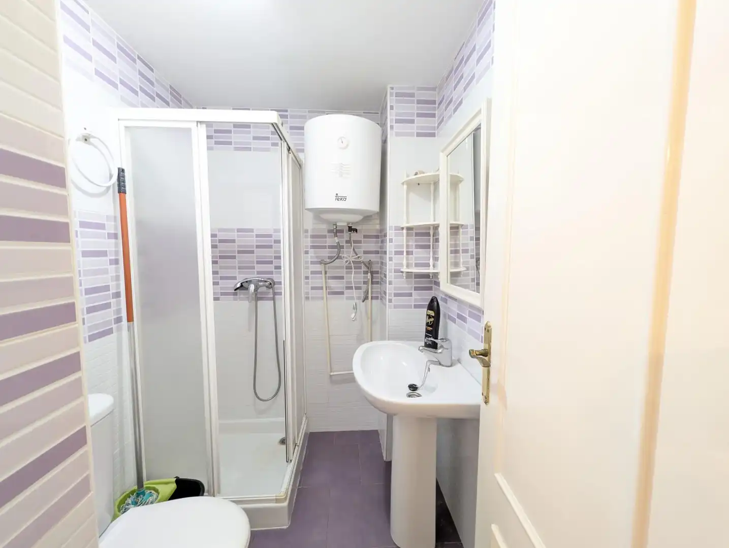 Badezimmer von Wohnung zum Verkauf in Torremolinos mit Klimaanlage, Privatgarten und Terrasse