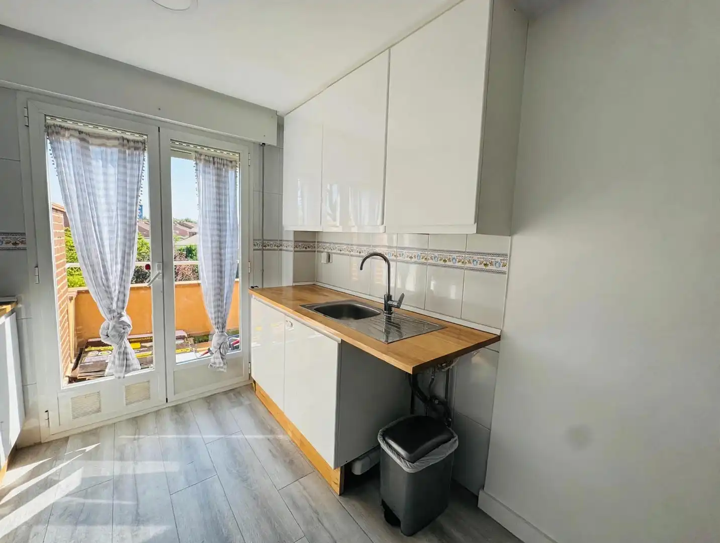 Küche von Maisonette zur Miete in Sevilla la Nueva mit Heizung, Ofen und Gemeinschaftspool