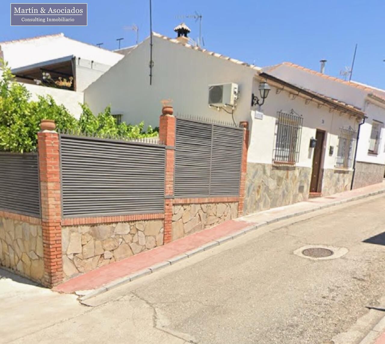 Vista exterior de Casa adosada en venda en Ronda amb Jardí privat, Terrassa i Traster