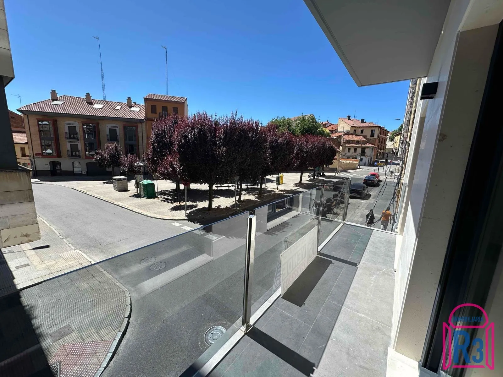 Vista exterior de Pis en venda en León Capital  amb Calefacció, Terrassa i Traster