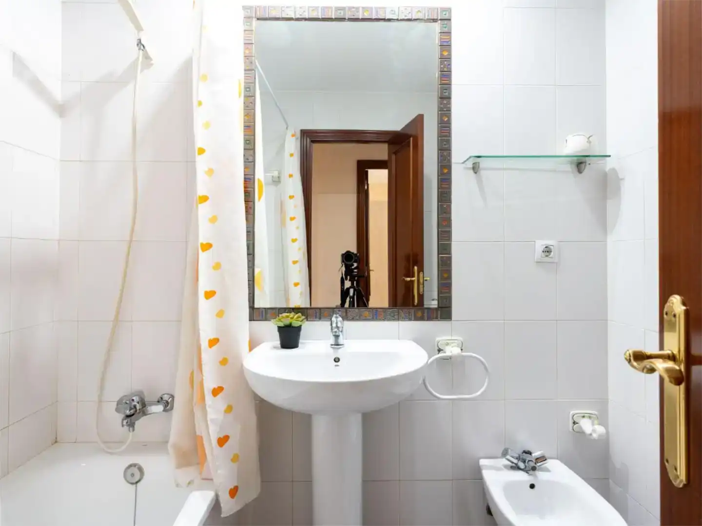 Baño de Piso para compartir en Sevilla con Aire acondicionado, Jardín privado y Amueblado