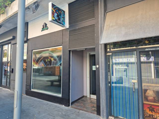 Local comercial en Alquiler en Travesía de Bayona, 4 en San Juan