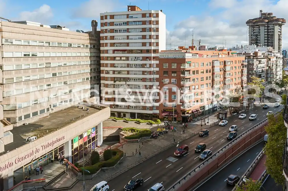 Vista exterior de Pis en venda en Madrid amb Aire condicionat, Calefacció i Parquet