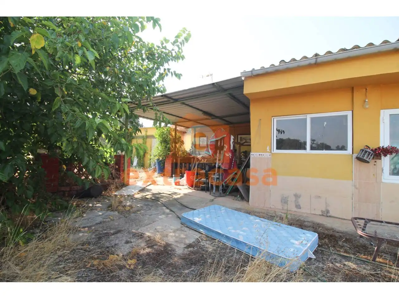 Außenansicht von Haus oder Chalet zum Verkauf in Badajoz mit Privatgarten