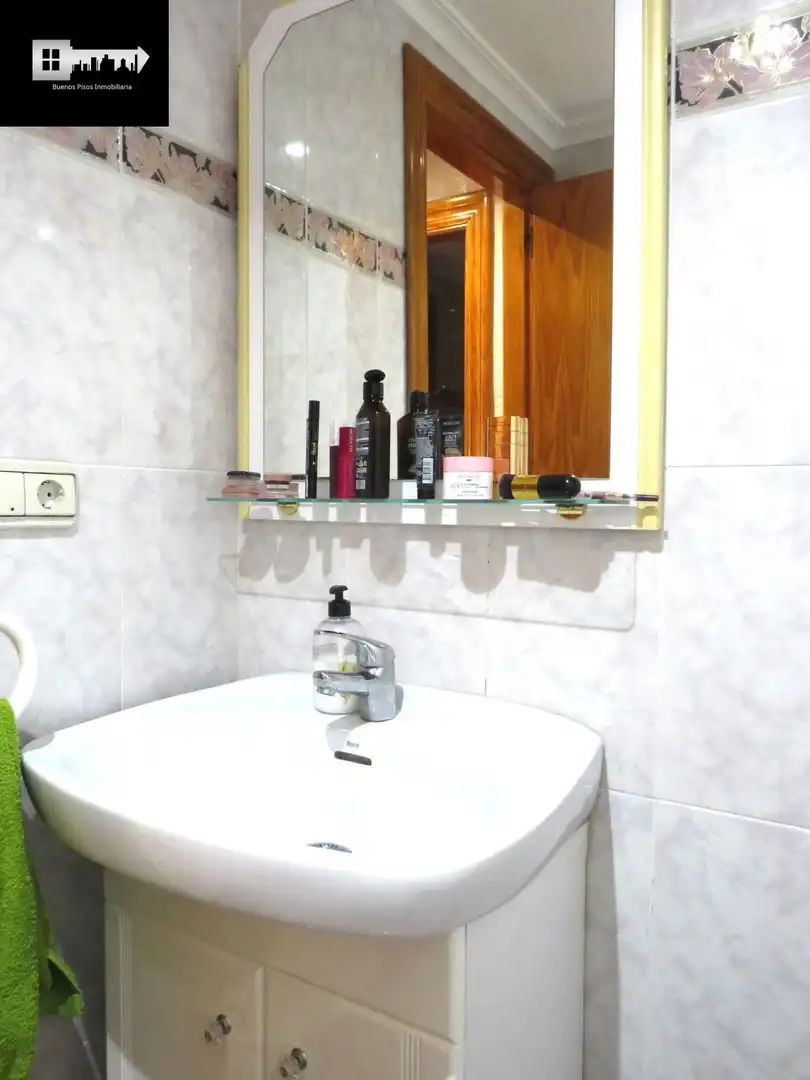 Baño de Piso en venta en Alicante / Alacant con Aire acondicionado, Calefacción y Jardín privado