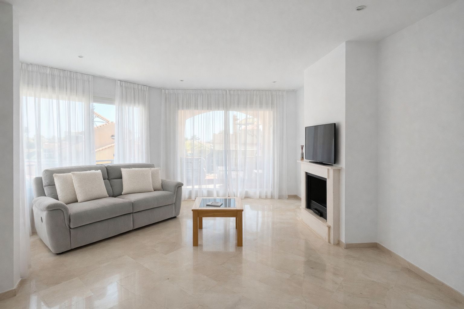 Wohnzimmer von Einfamilien-Reihenhaus miete in Mijas mit Klimaanlage, Heizung und Privatgarten