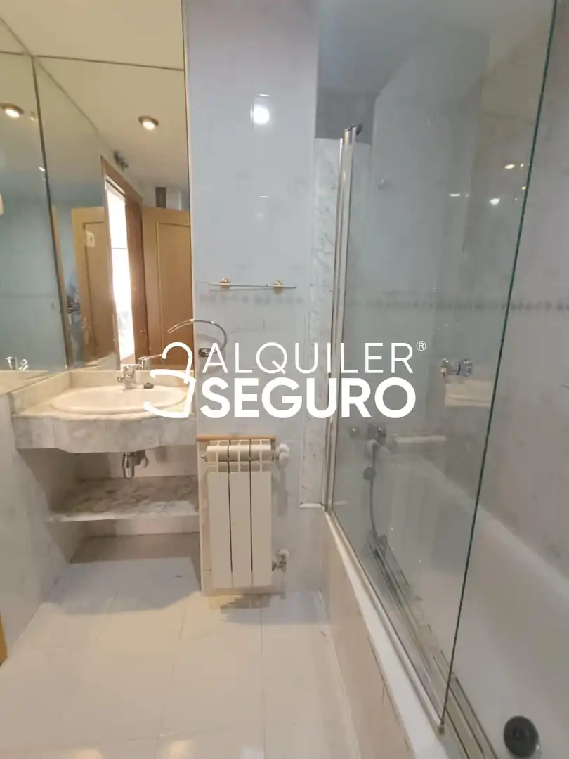 Bathroom of Flat for rent in Leganés  with Heating, Storage room and Furnished