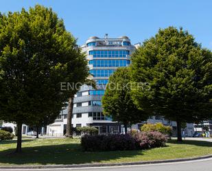 Vista exterior de Àtic en venda en Oviedo  amb Aire condicionat, Calefacció i Parquet