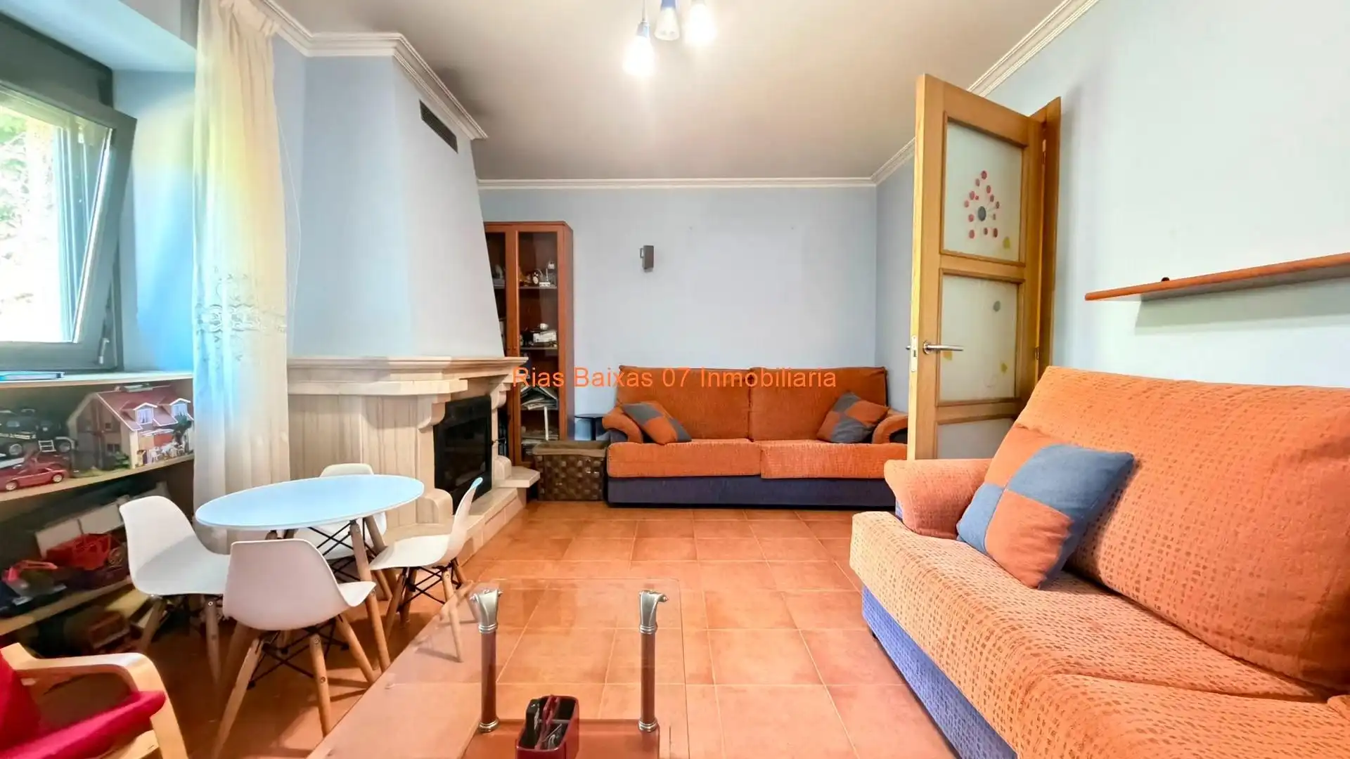 Sala de estar de Casa o chalet en venta en Covelo con Calefacción, Jardín privado y Terraza