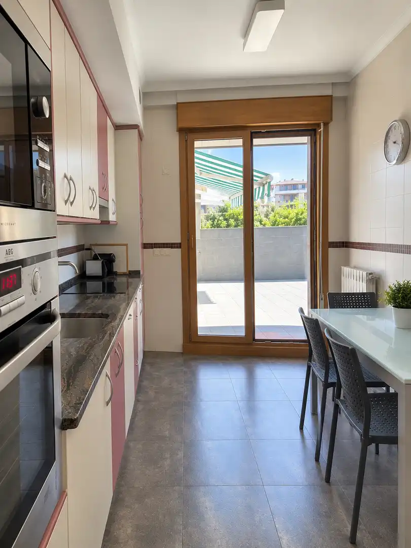Cocina de Piso en venta en Errenteria con Calefacción, Terraza y Amueblado
