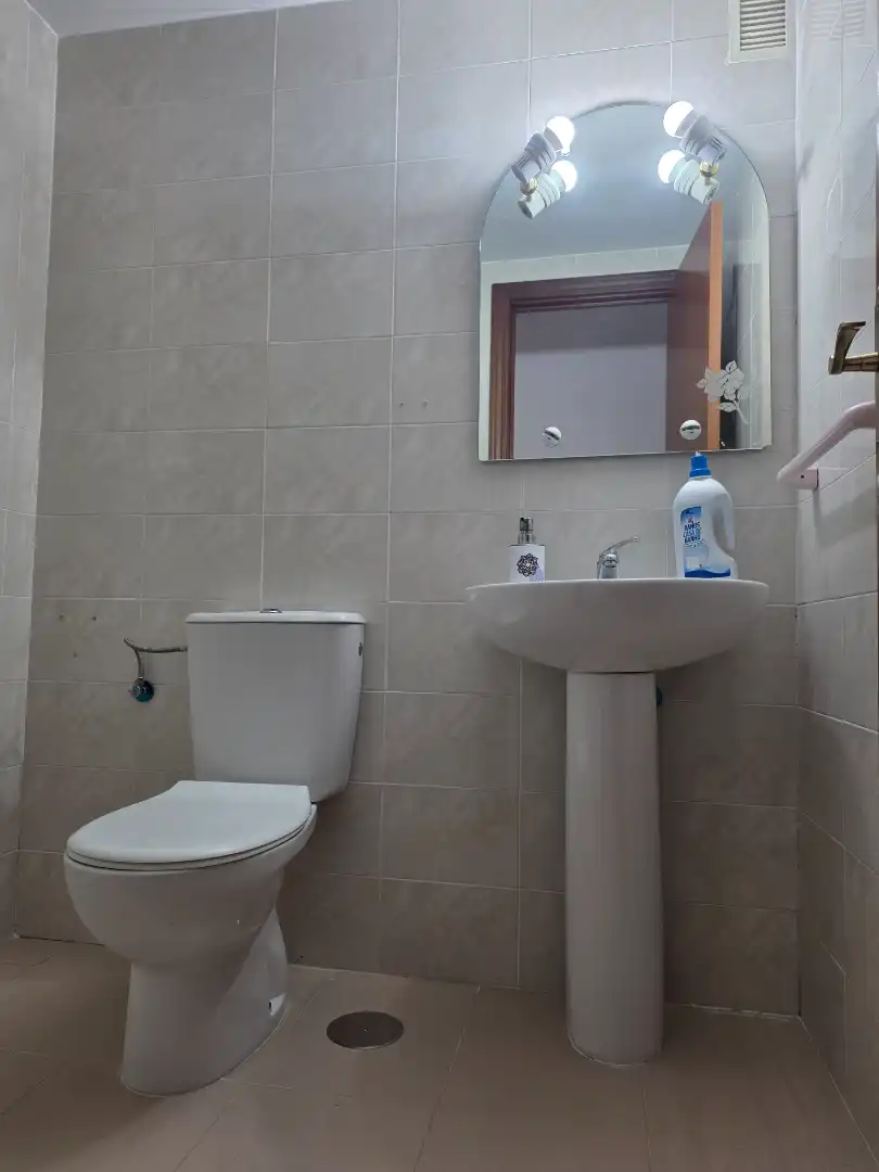 Badezimmer von Wohnung zur Miete in Utrera mit Möbliert