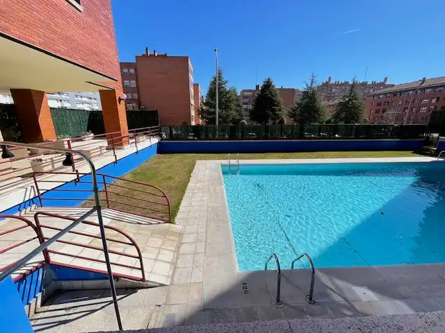 Piscina de Pis en venda en Valladolid amb Calefacció, Jardí privat i Parquet