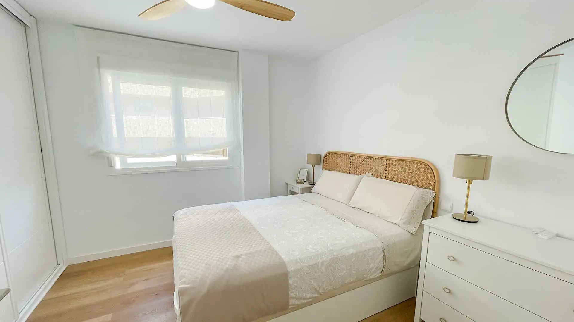 Bedroom of Apartments for rent in Marbella  with Air Conditioner, Terrace and Storage room