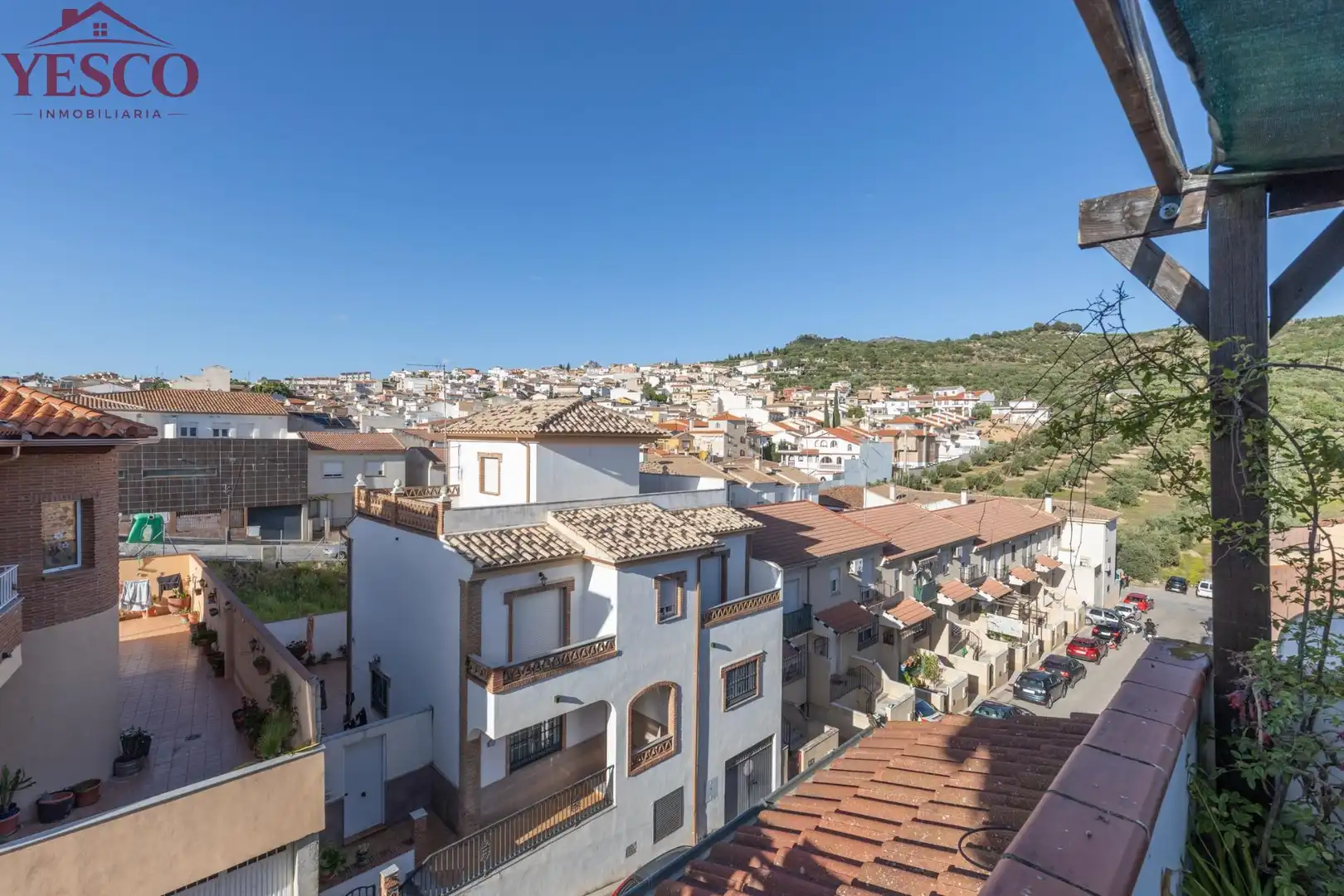 Vista exterior de Casa adosada en venta en Güevéjar con Calefacción, Terraza y Balcón