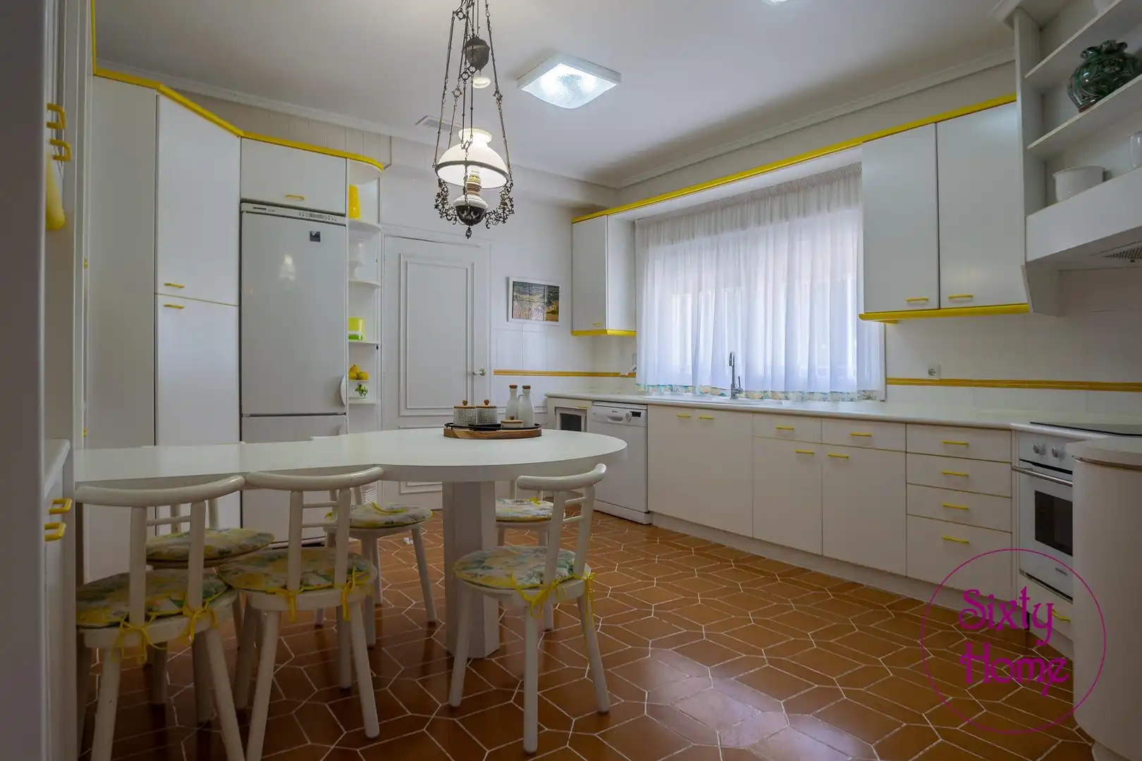 Cuina de Casa o xalet en venda en Zaragoza amb Aire condicionat, Calefacció i Jardí privat