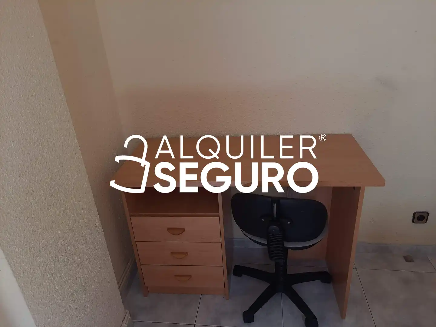 Habitación de Piso de alquiler en Zaragoza con Calefacción, Terraza y Amueblado
