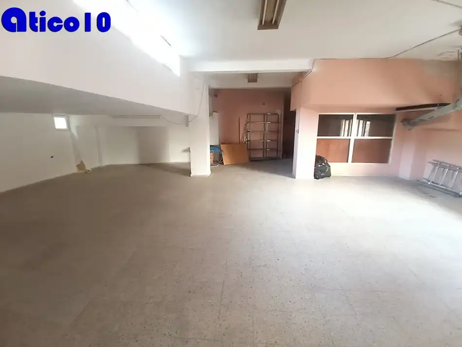 Local en venta en Oviedo 