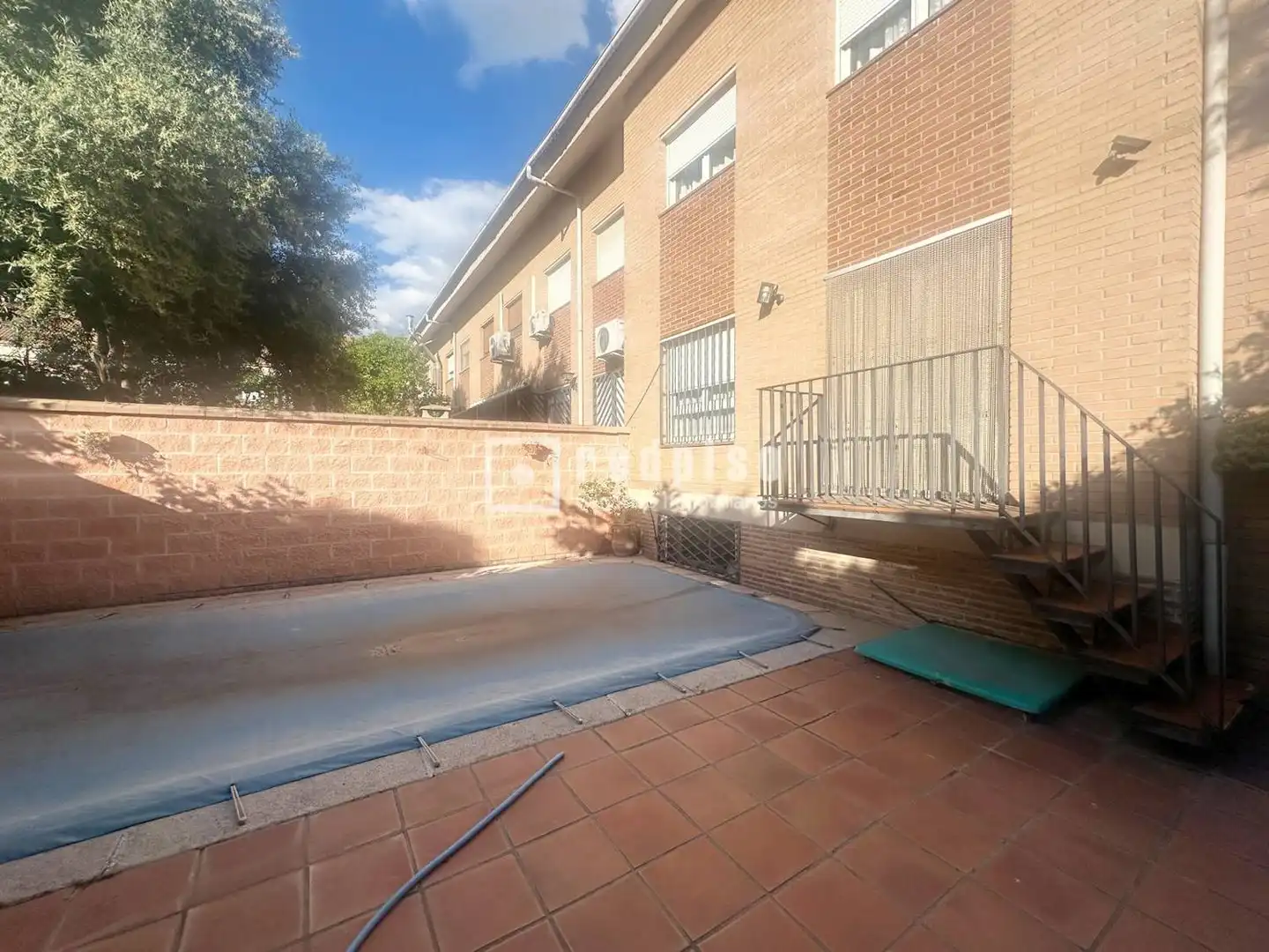Vista exterior de Casa o xalet en venda en Azuqueca de Henares amb Aire condicionat, Calefacció i Jardí privat