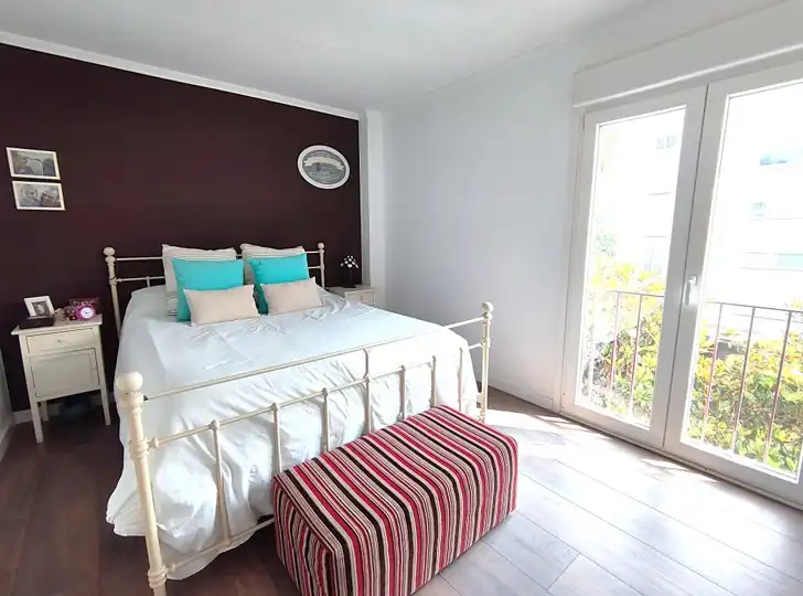 Schlafzimmer von Dachboden zum Verkauf in Sant Andreu de Llavaneres mit Klimaanlage, Heizung und Parkett