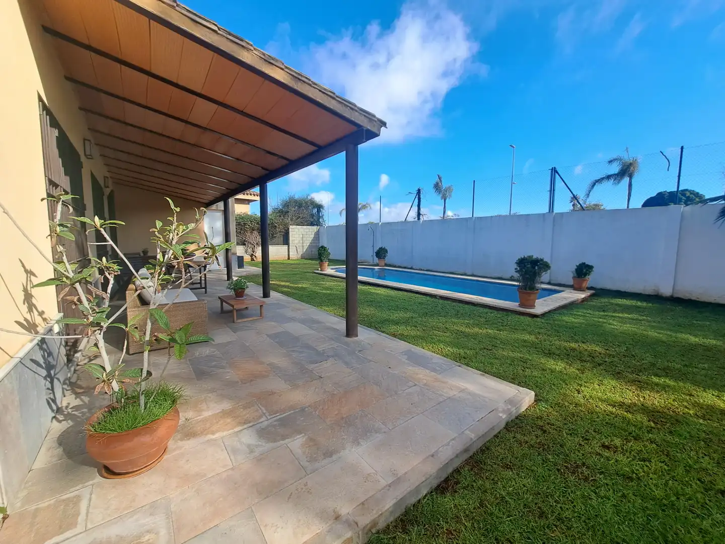 Piscina de Casa o xalet en venda en Dos Hermanas amb Aire condicionat, Jardí privat i Terrassa
