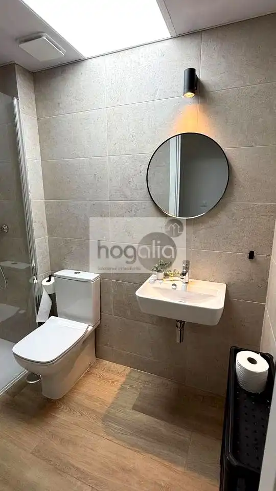 Baño de Planta baja de alquiler en Sevilla con Aire acondicionado, Trastero y Piscina
