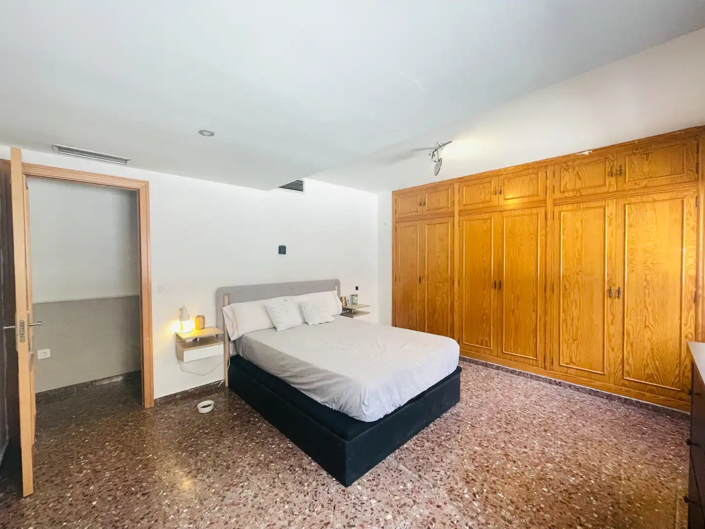 Habitación de Piso en venta en Zaragoza con Aire acondicionado, Calefacción y Jardín privado