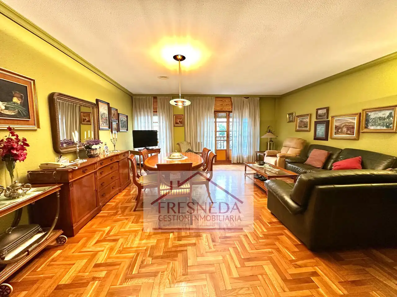 Vista exterior de Piso en venta en Oviedo  con Calefacción, Terraza y Trastero