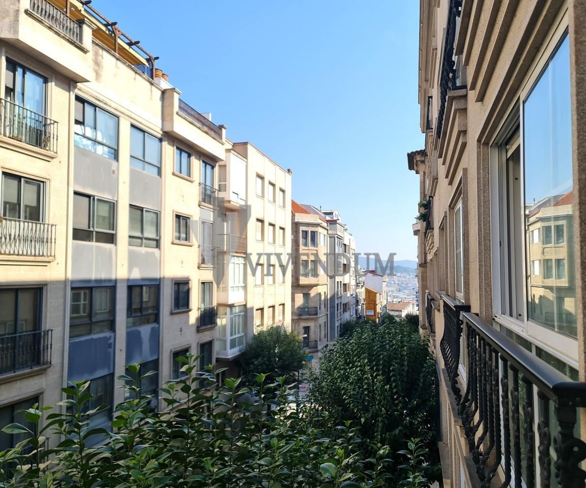 Vista exterior de Pis en venda en Vigo  amb Calefacció
