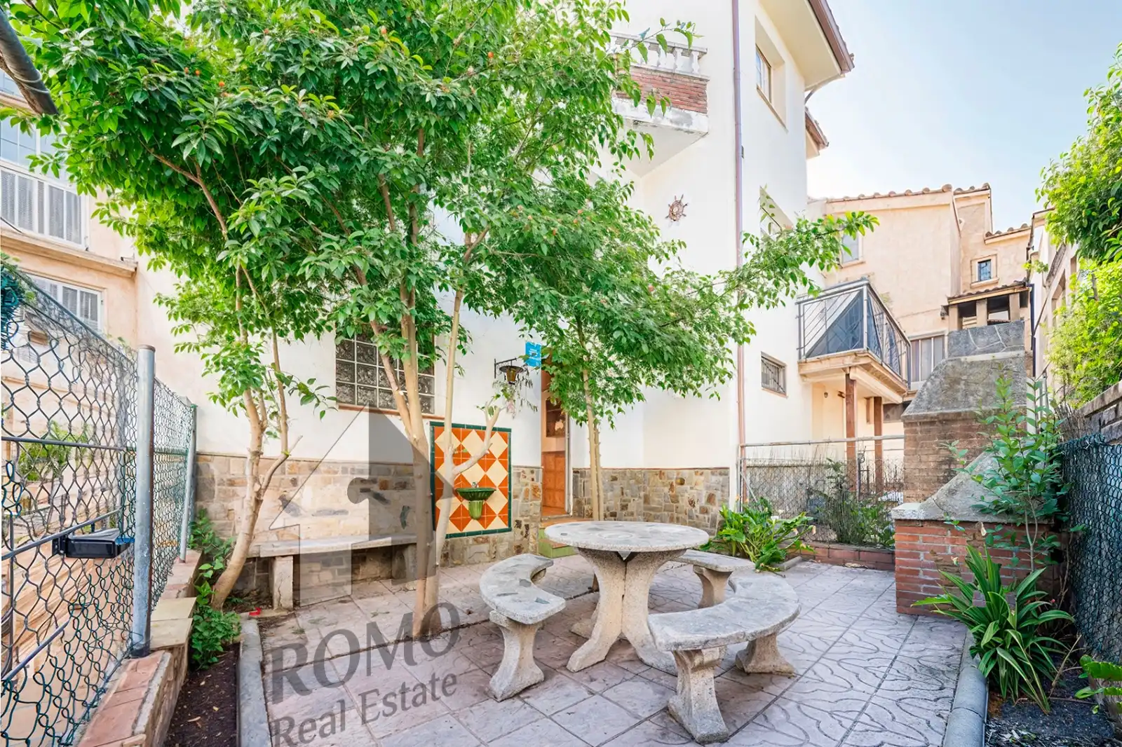 Vista exterior de Casa adosada en venta en Santa Perpètua de Mogoda con Calefacción y Trastero
