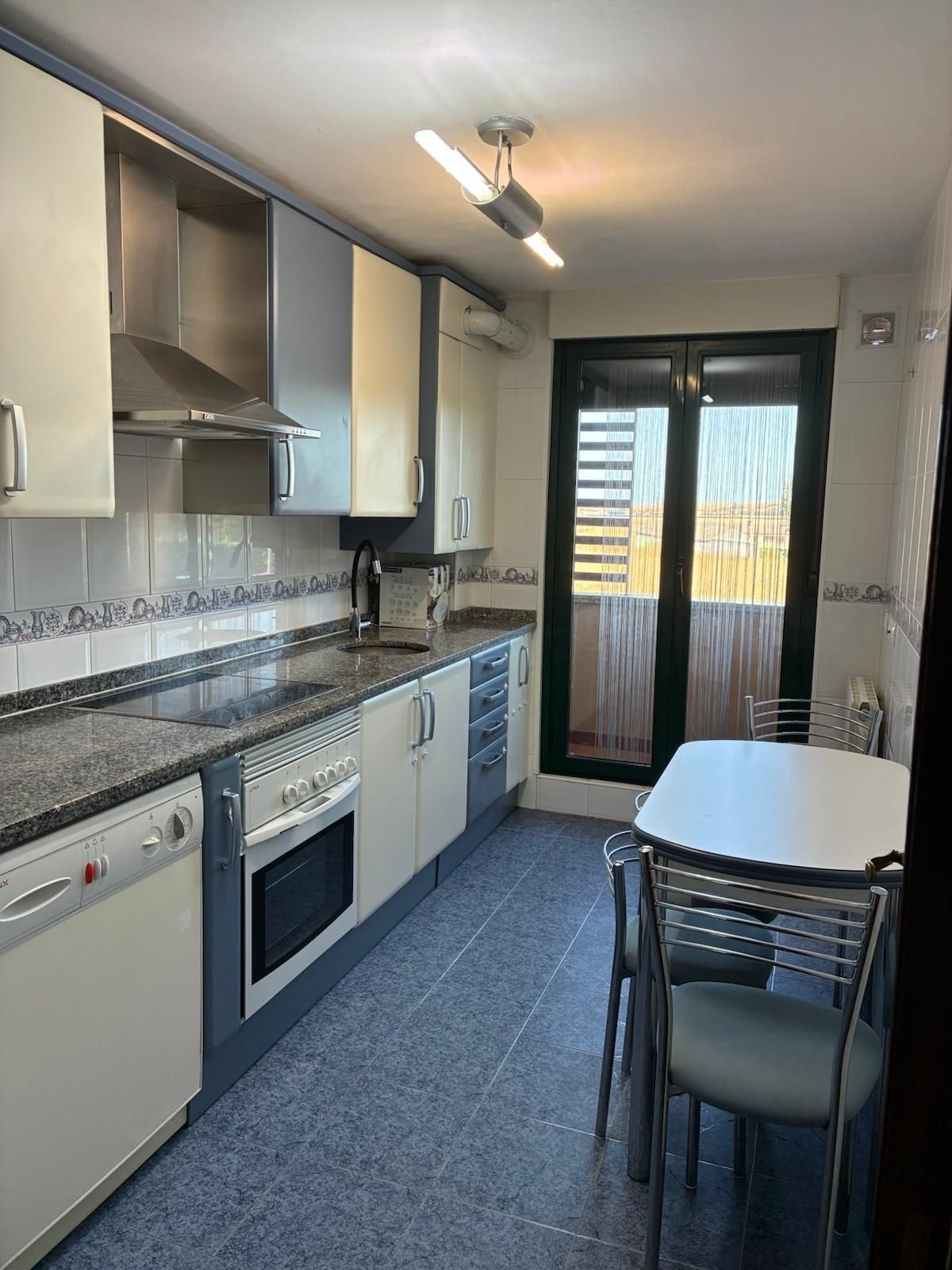 Flat for sale in Calle FRONTON-ALDEASECA ARMUÑA, Villares de la Reina