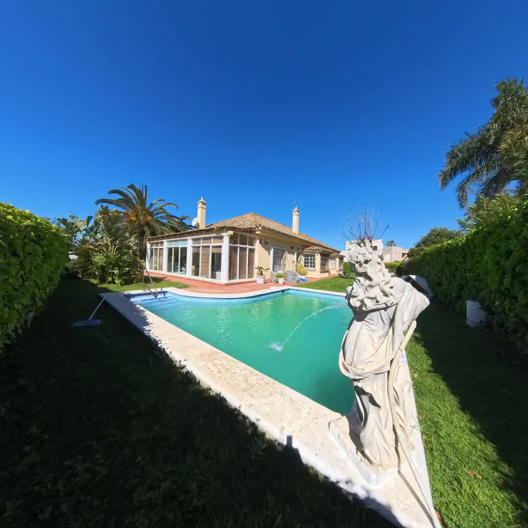 Jardí de Casa o xalet en venda en Chiclana de la Frontera amb Aire condicionat, Jardí privat i Traster