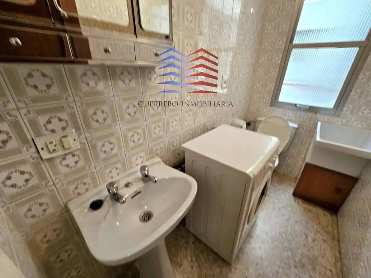 Bathroom of Flat for rent in Ourense Capital   with Heating, Furnished and Balcony