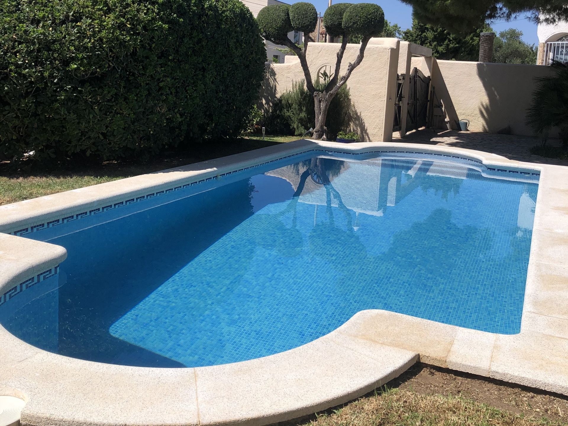 Swimming pool of House or chalet for sale in Empuriabrava  with Air Conditioner, Heating and Private garden