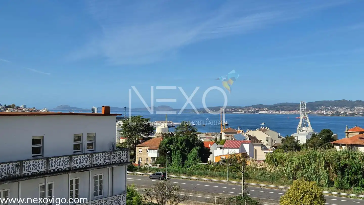 Vista exterior de Piso en venta en Vigo  con Calefacción, Parquet y Trastero