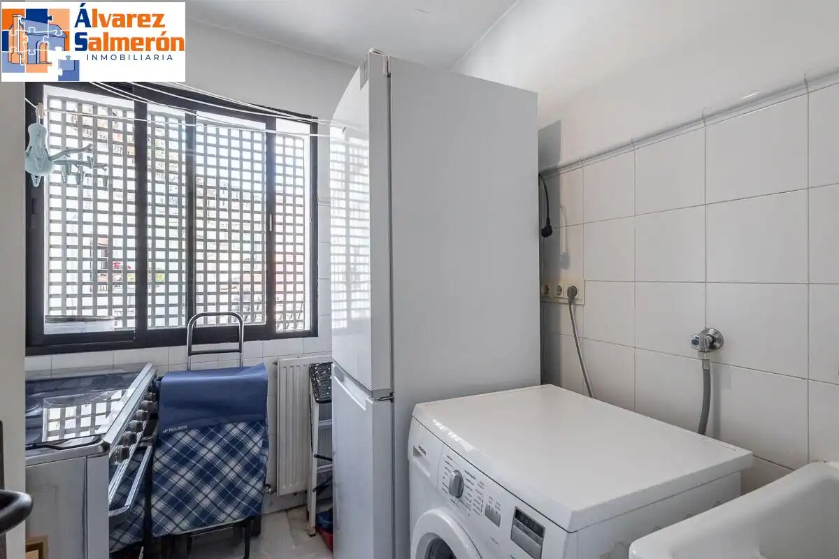 Kitchen of Houses for sale in Granada  with Air Conditioner, Terrace and Storage room