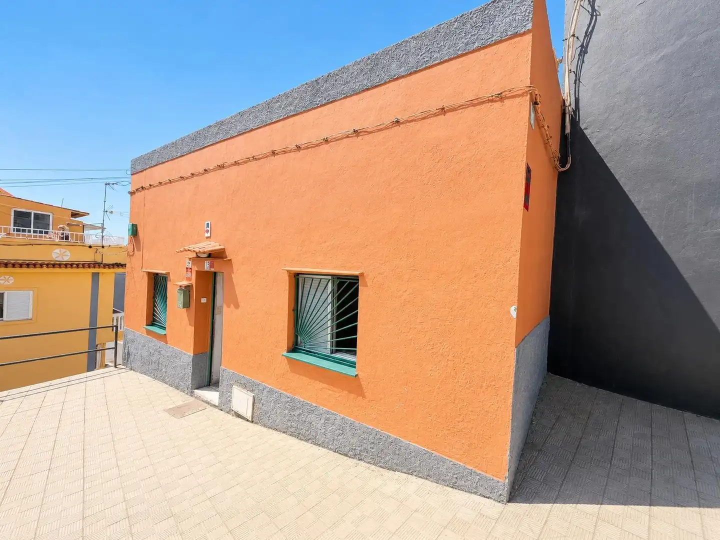 Vista exterior de Casa o xalet en venda en San Cristóbal de la Laguna amb Jardí privat, Terrassa i Alarma