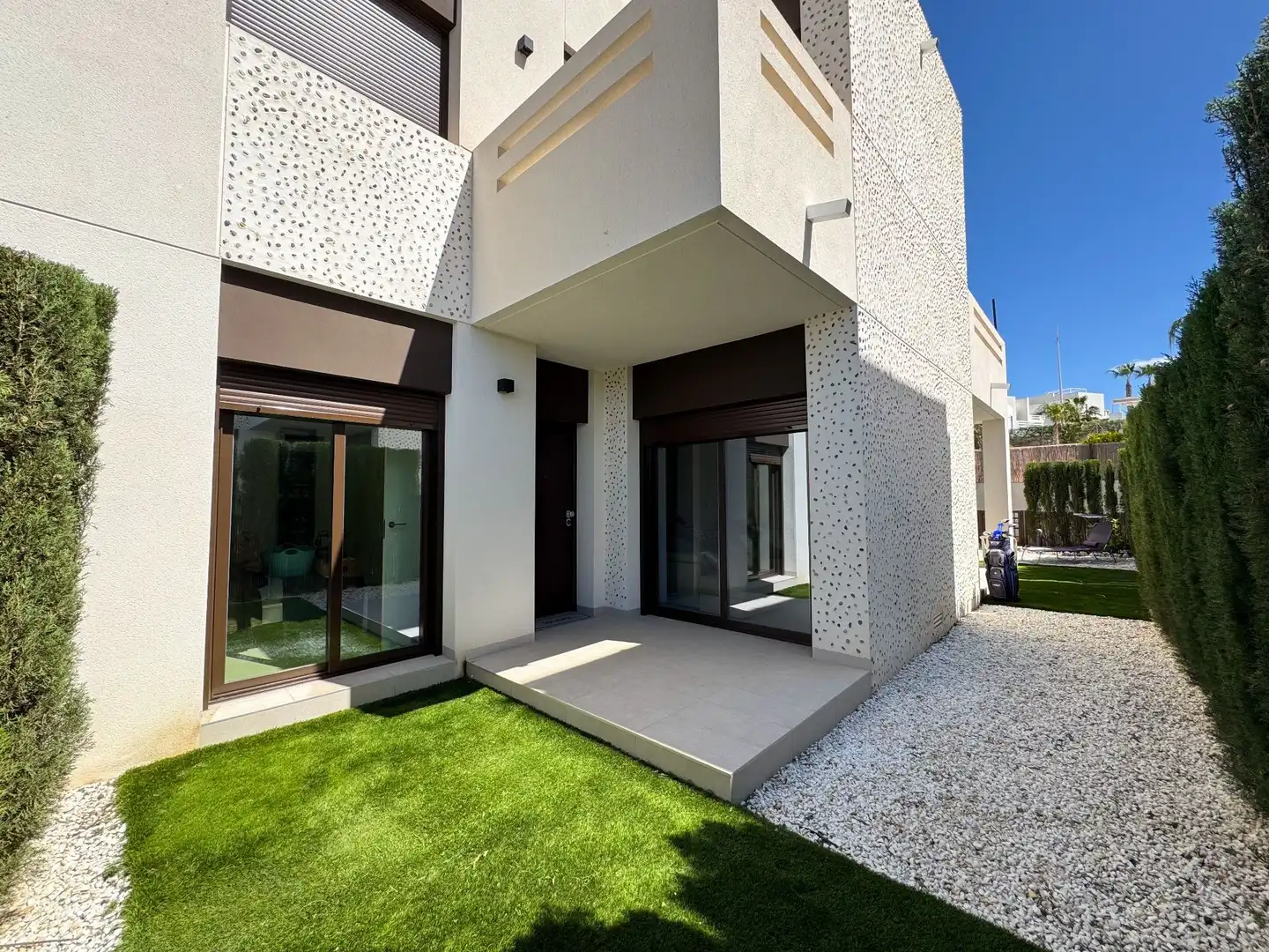 Außenansicht von Haus oder Chalet zum Verkauf in Algorfa mit Klimaanlage, Heizung und Privatgarten