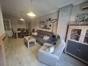 Sala d'estar de Casa o xalet en venda en Ciudad Real amb Aire condicionat, Jardí privat i Terrassa