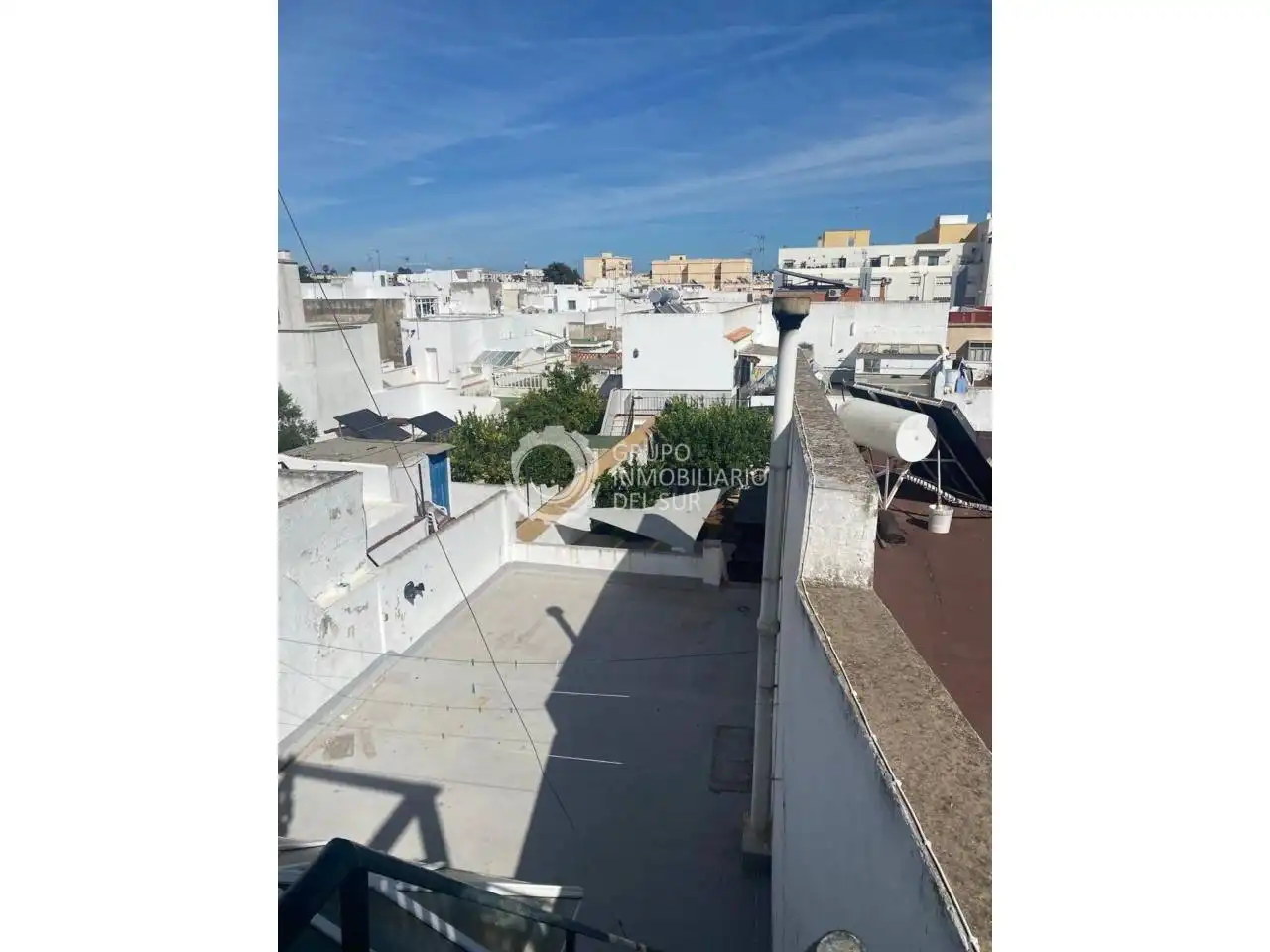 Vista exterior de Casa adosada en venda en Puerto Real amb Aire condicionat, Jardí privat i Terrassa