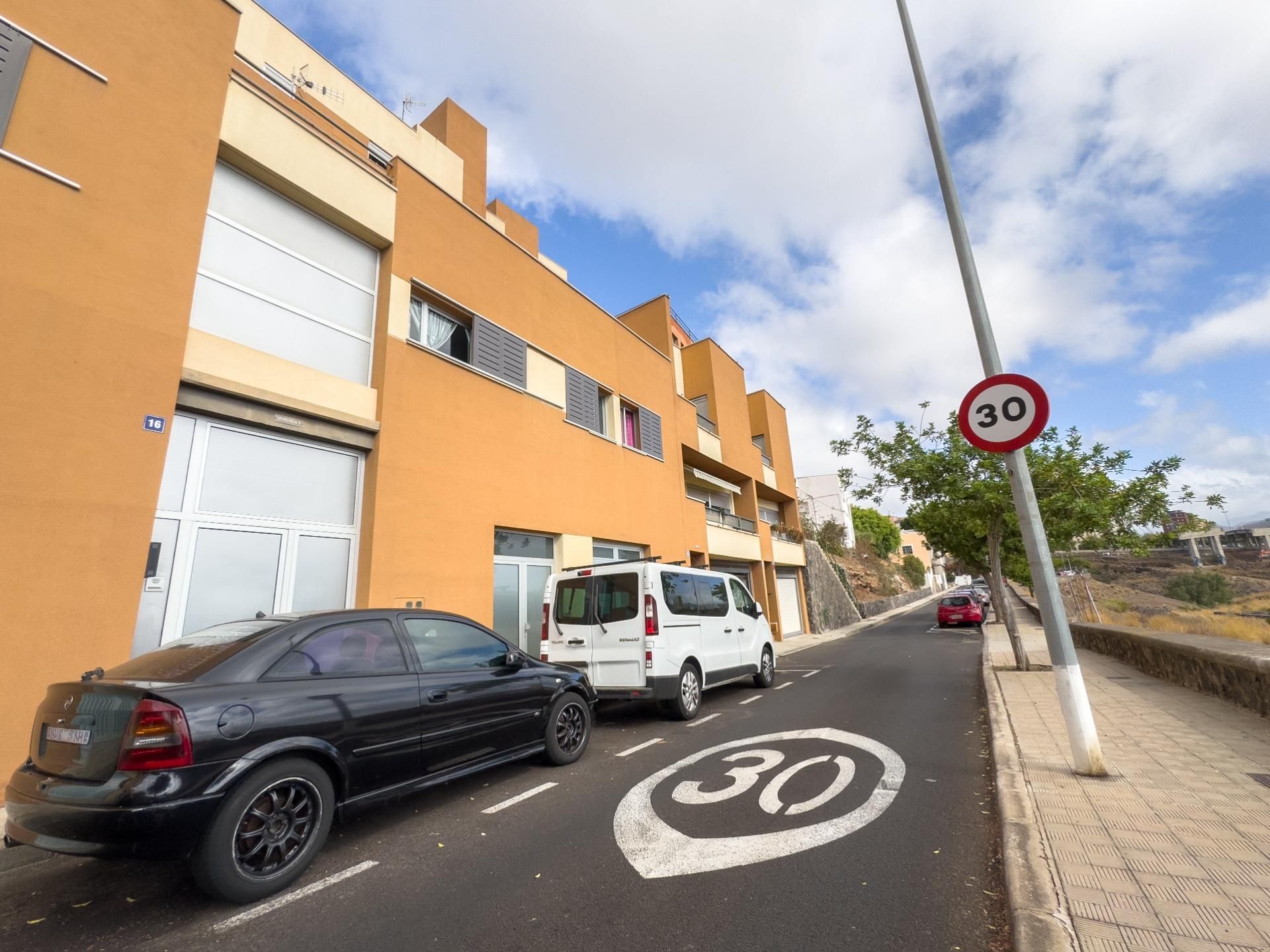 Vista exterior de Casa adosada en venda en  Santa Cruz de Tenerife Capital amb Terrassa
