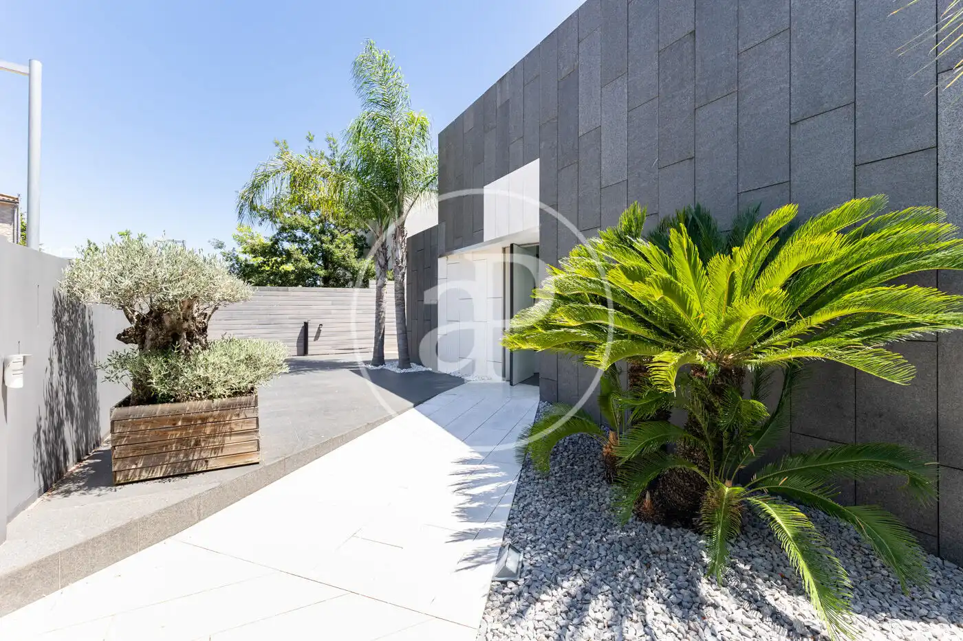 Vista exterior de Casa o xalet en venda en Sant Cugat del Vallès amb Aire condicionat, Calefacció i Jardí privat