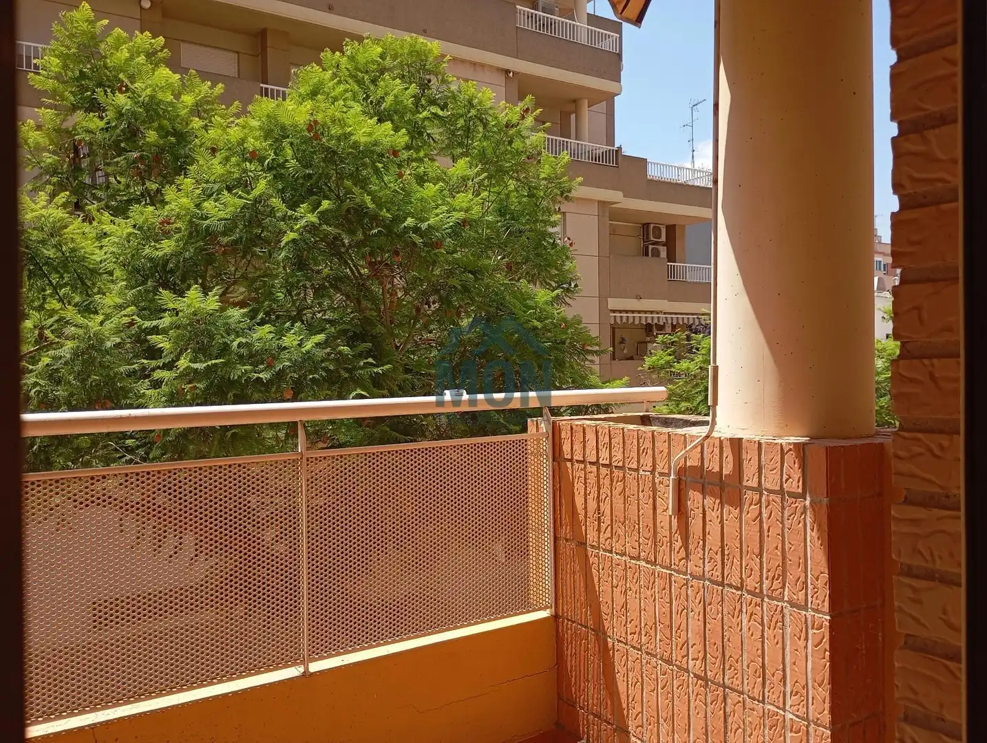 Vista exterior de Pis en venda en Sagunto / Sagunt amb Aire condicionat, Calefacció i Terrassa