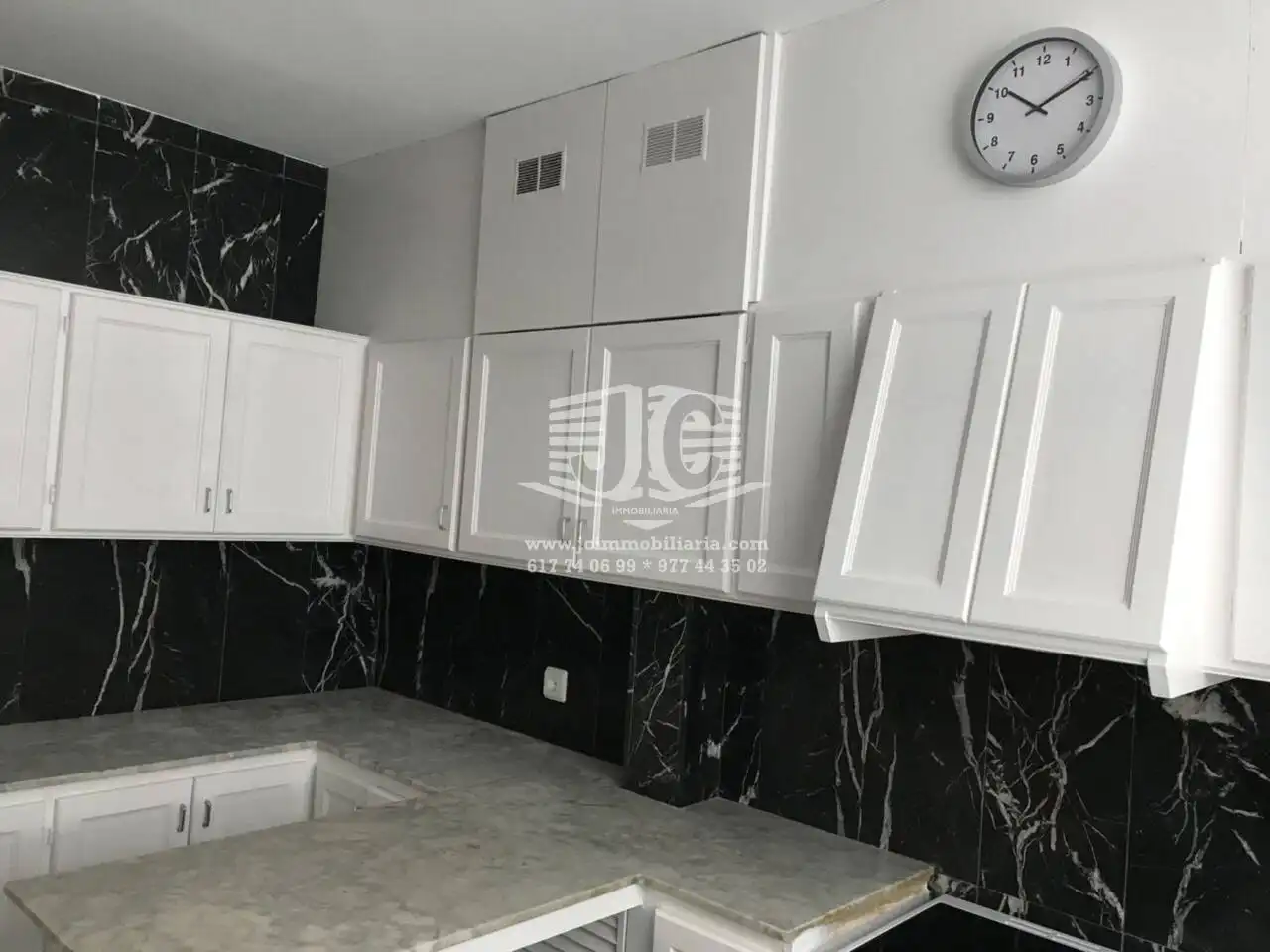 Flat for rent in Calle CARBÓ, Centre