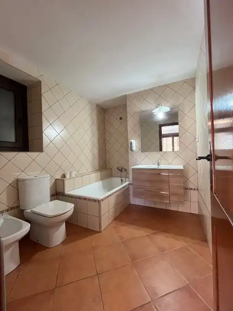 Baño de Apartamento en venta en Esterri d'Àneu con Calefacción, Parquet y Trastero