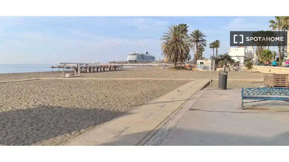 Vista exterior de Estudi per a compartir en Málaga amb Aire condicionat, Terrassa i Moblat