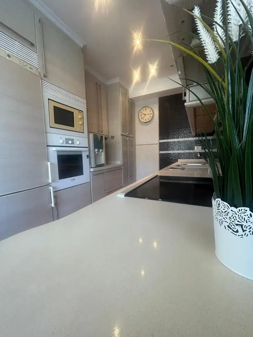 Cuina de Apartament en venda en Puerto de la Cruz amb Moblat i Piscina comunitària