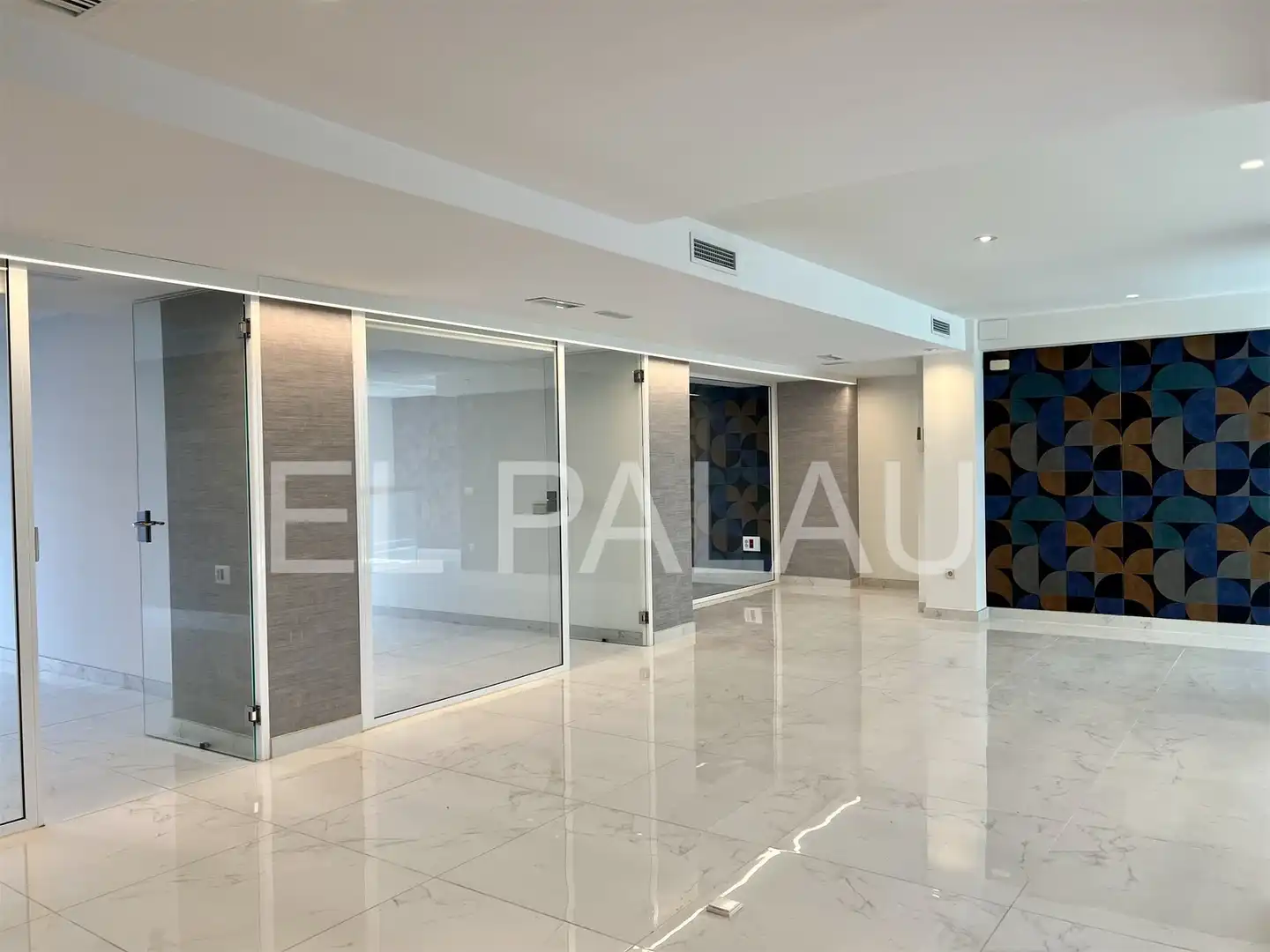 Office for rent in Valencia  with Air Conditioner