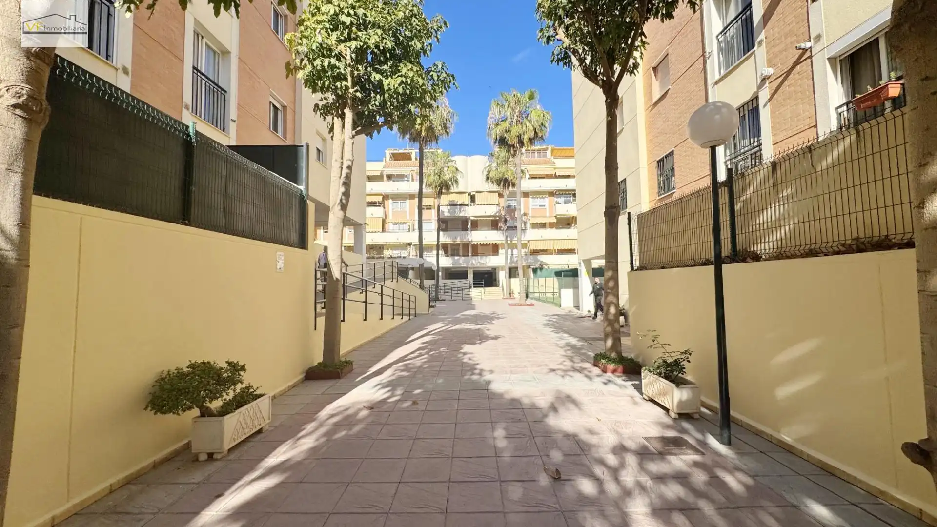 Vista exterior de Pis de lloguer en Rincón de la Victoria amb Terrassa i Piscina comunitària
